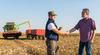 Accord entre deux agriculteurs se serrant la main, Prêt à usage de biens agricoles