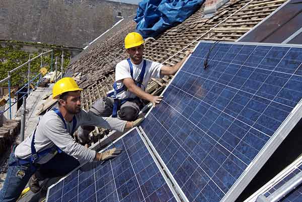 Photovoltaïque, produire son électricité, auto-consommer ou vendre (fotolia) Photovoltaïque, produire son électricité, auto-consommer ou vendre (fotolia)
